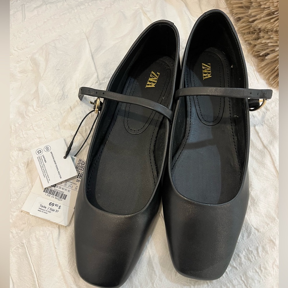BNWT - leather Zara ballet flats - size 37